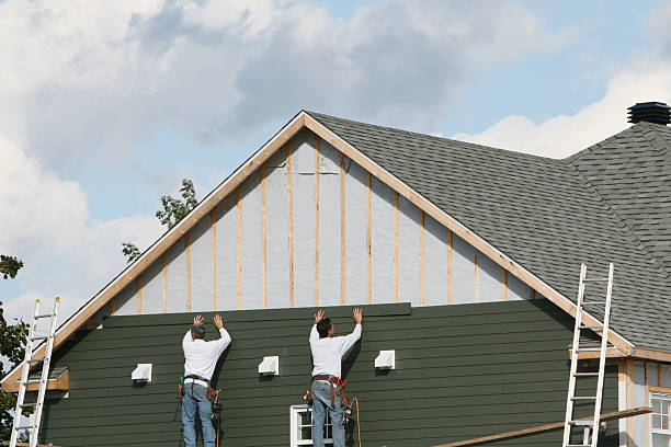 Professional Vinyl Siding technician working in Medway, OH